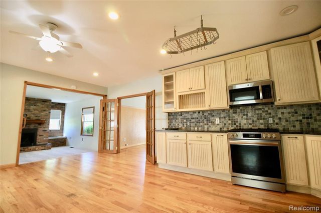 8372 Parshallville Road, Fenton, MI 48430