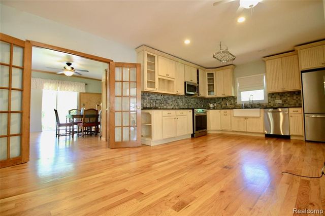 8372 Parshallville Road, Fenton, MI 48430