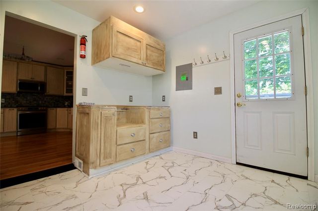 8372 Parshallville Road, Fenton, MI 48430