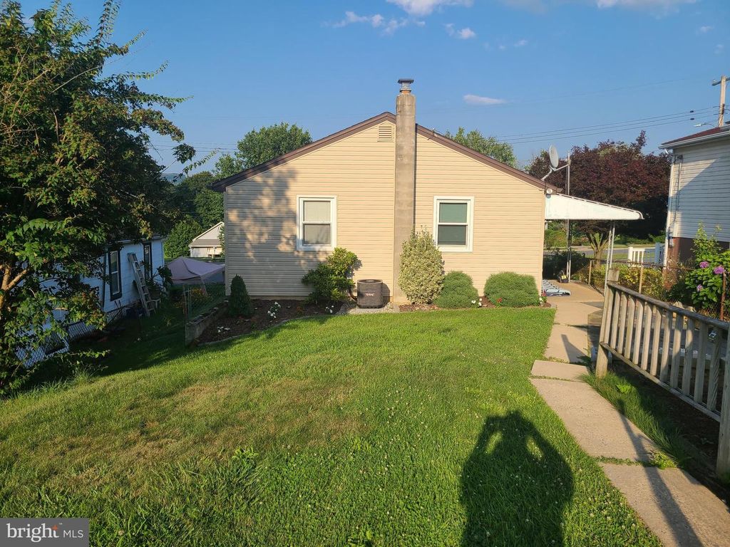 1217 BROADWAY BLVD, Reading, PA 19607