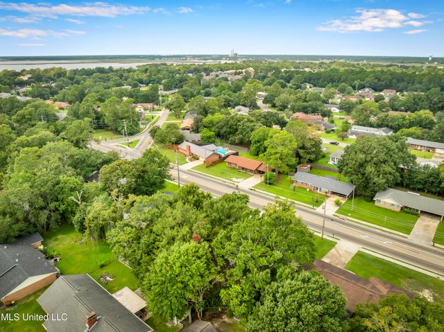 2223 Popps Ferry Road, Biloxi, MS 39532