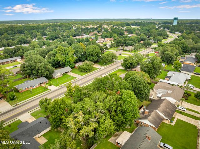 2223 Popps Ferry Road, Biloxi, MS 39532