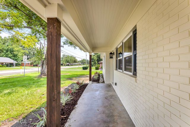 2223 Popps Ferry Road, Biloxi, MS 39532