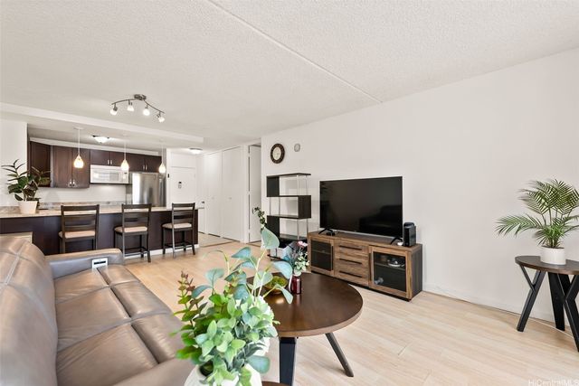 400 Hobron Lane 1705, Honolulu, HI 96815