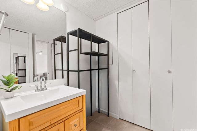 400 Hobron Lane 1705, Honolulu, HI 96815