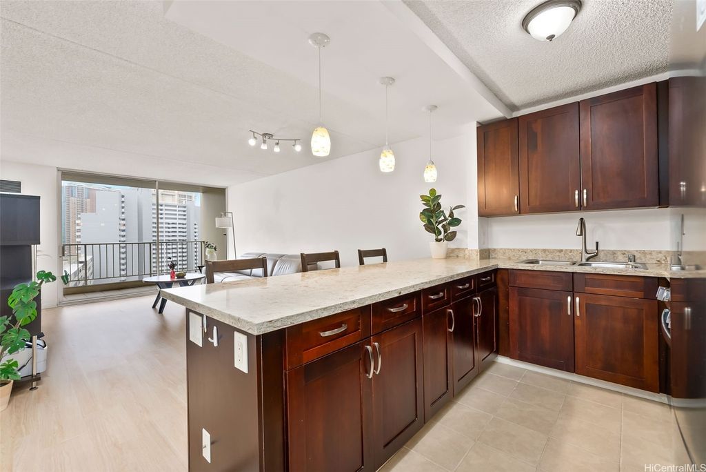 400 Hobron Lane 1705, Honolulu, HI 96815