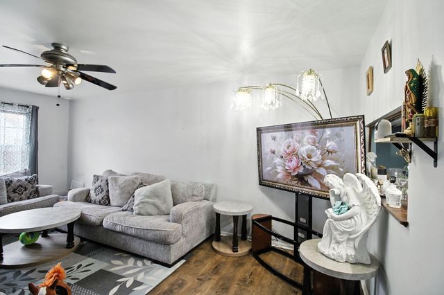 2110 Yorktowne Drive, Valparaiso, IN 46383