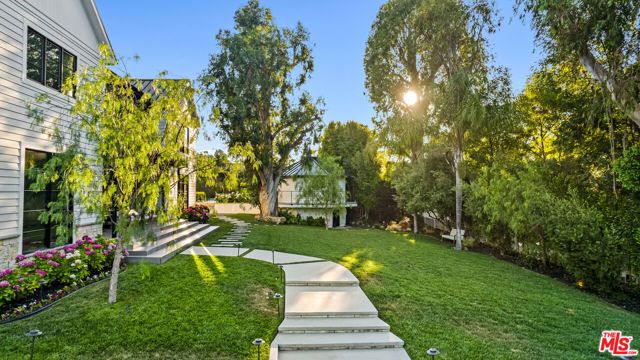 18762 Wells Drive, Tarzana (los Angeles), CA 91356