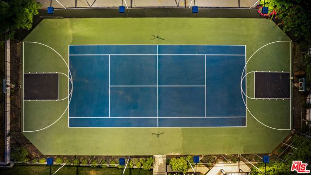 18762 Wells Drive, Tarzana (los Angeles), CA 91356