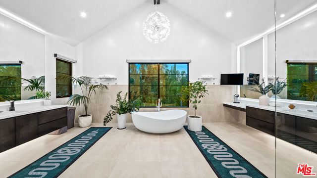 18762 Wells Drive, Tarzana (los Angeles), CA 91356