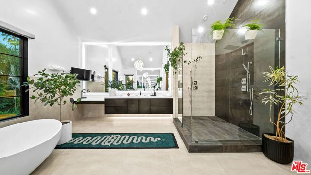 18762 Wells Drive, Tarzana (los Angeles), CA 91356