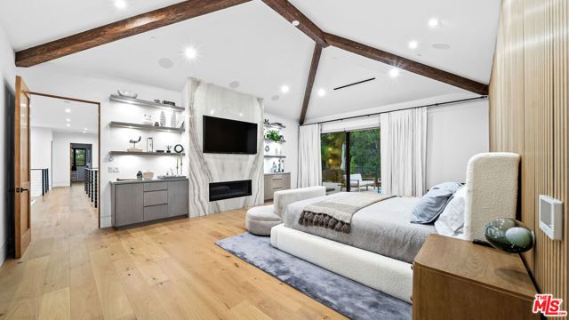 18762 Wells Drive, Tarzana (los Angeles), CA 91356