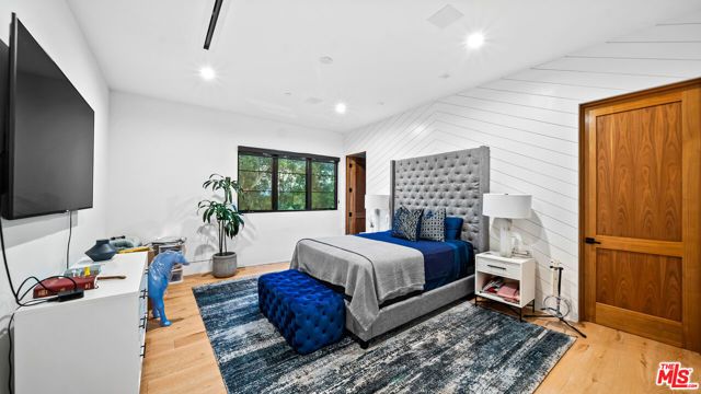 18762 Wells Drive, Tarzana (los Angeles), CA 91356