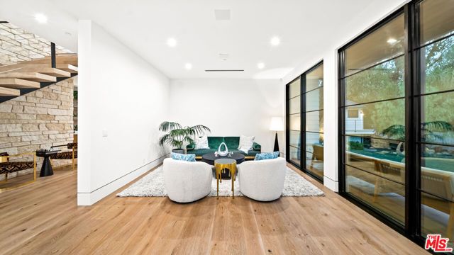 18762 Wells Drive, Tarzana (los Angeles), CA 91356