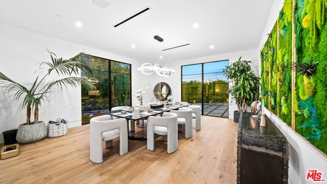 18762 Wells Drive, Tarzana (los Angeles), CA 91356