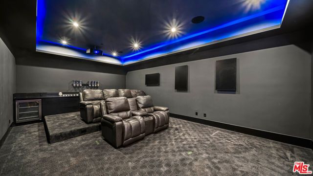 18762 Wells Drive, Tarzana (los Angeles), CA 91356