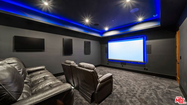 18762 Wells Drive, Tarzana (los Angeles), CA 91356