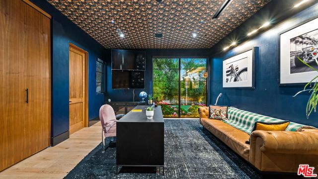 18762 Wells Drive, Tarzana (los Angeles), CA 91356