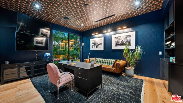 18762 Wells Drive, Tarzana (los Angeles), CA 91356