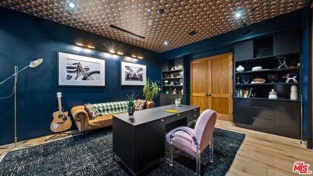 18762 Wells Drive, Tarzana (los Angeles), CA 91356