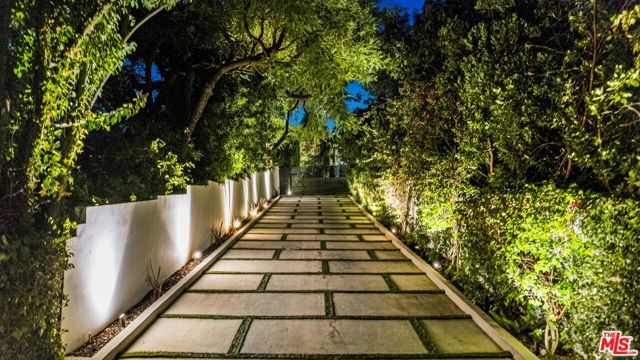 18762 Wells Drive, Tarzana (los Angeles), CA 91356