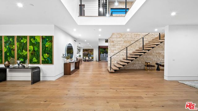 18762 Wells Drive, Tarzana (los Angeles), CA 91356