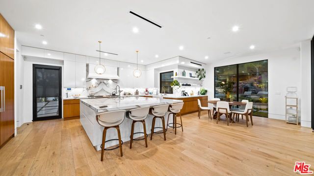 18762 Wells Drive, Tarzana (los Angeles), CA 91356