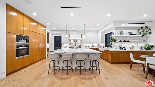 18762 Wells Drive, Tarzana (los Angeles), CA 91356