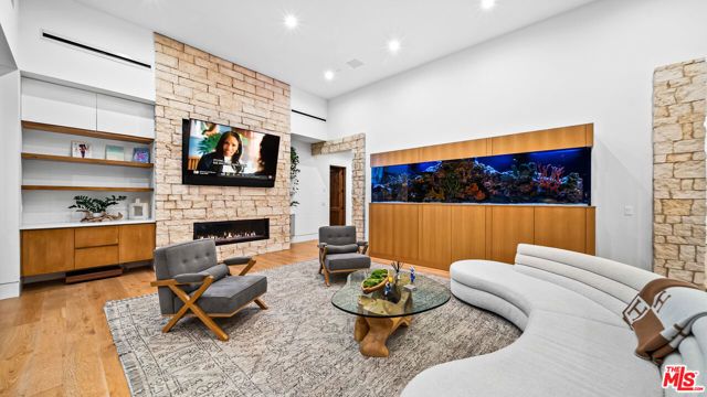 18762 Wells Drive, Tarzana (los Angeles), CA 91356