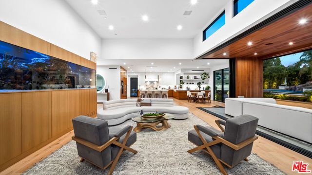 18762 Wells Drive, Tarzana (los Angeles), CA 91356