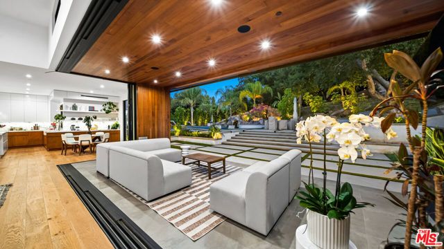 18762 Wells Drive, Tarzana (los Angeles), CA 91356