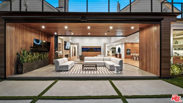 18762 Wells Drive, Tarzana (los Angeles), CA 91356