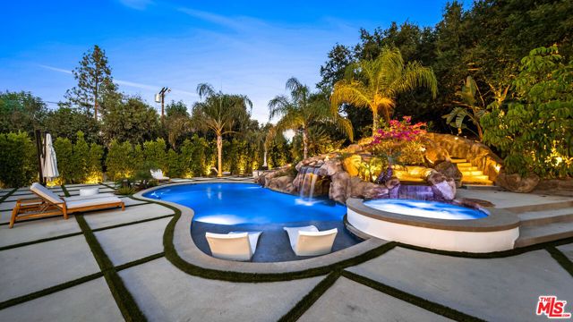 18762 Wells Drive, Tarzana (los Angeles), CA 91356