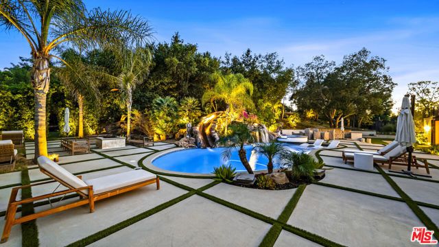 18762 Wells Drive, Tarzana (los Angeles), CA 91356