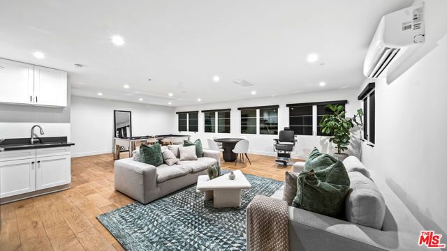 18762 Wells Drive, Tarzana (los Angeles), CA 91356