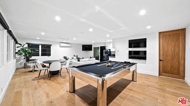 18762 Wells Drive, Tarzana (los Angeles), CA 91356