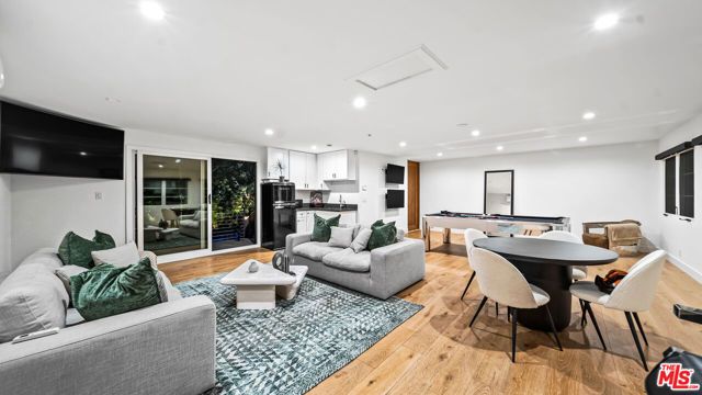 18762 Wells Drive, Tarzana (los Angeles), CA 91356