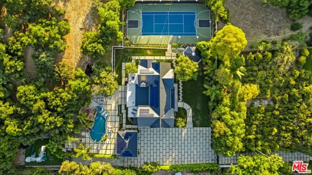 18762 Wells Drive, Tarzana (los Angeles), CA 91356