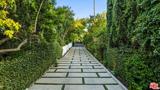 18762 Wells Drive, Tarzana (los Angeles), CA 91356