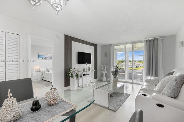 9360 Lime Bay Boulevard 202, Tamarac, FL 33321