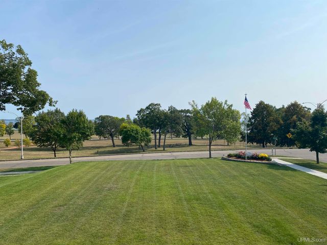 430 Lake Shore Drive, Escanaba, MI 49829