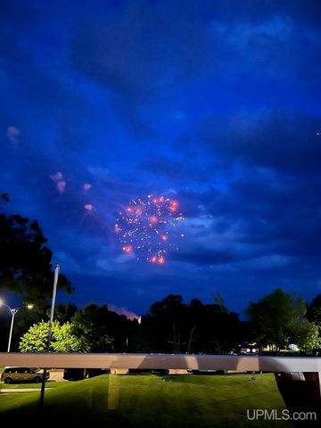 430 Lake Shore Drive, Escanaba, MI 49829