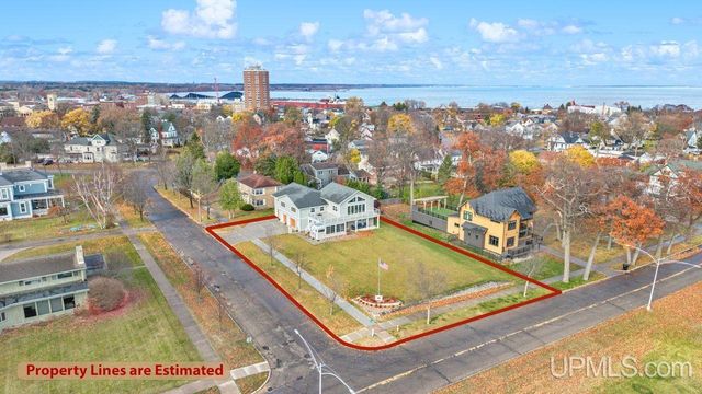 430 Lake Shore Drive, Escanaba, MI 49829