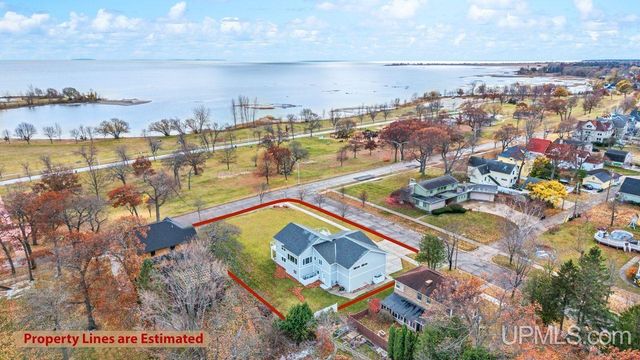 430 Lake Shore Drive, Escanaba, MI 49829