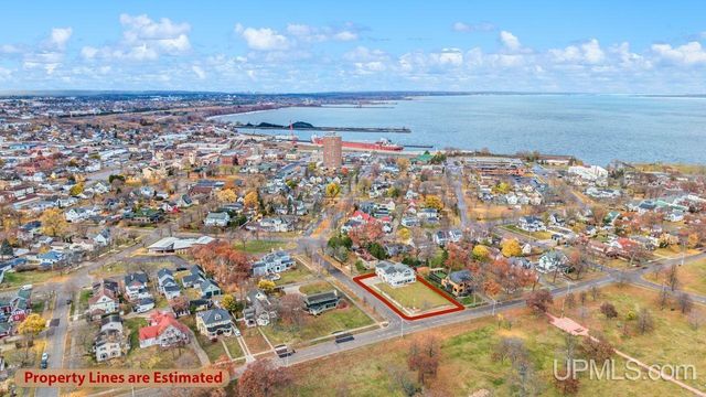 430 Lake Shore Drive, Escanaba, MI 49829