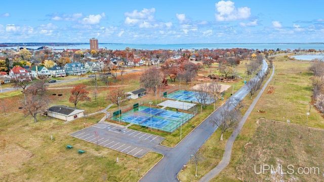 430 Lake Shore Drive, Escanaba, MI 49829