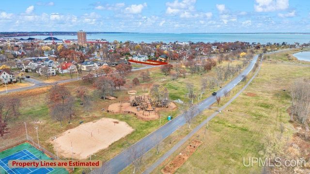 430 Lake Shore Drive, Escanaba, MI 49829