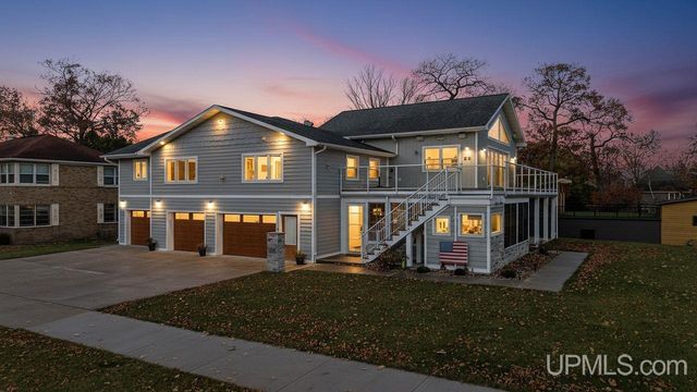 430 Lake Shore Drive, Escanaba, MI 49829
