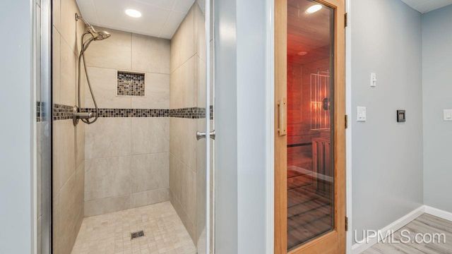 430 Lake Shore Drive, Escanaba, MI 49829