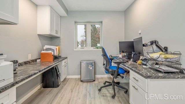 430 Lake Shore Drive, Escanaba, MI 49829